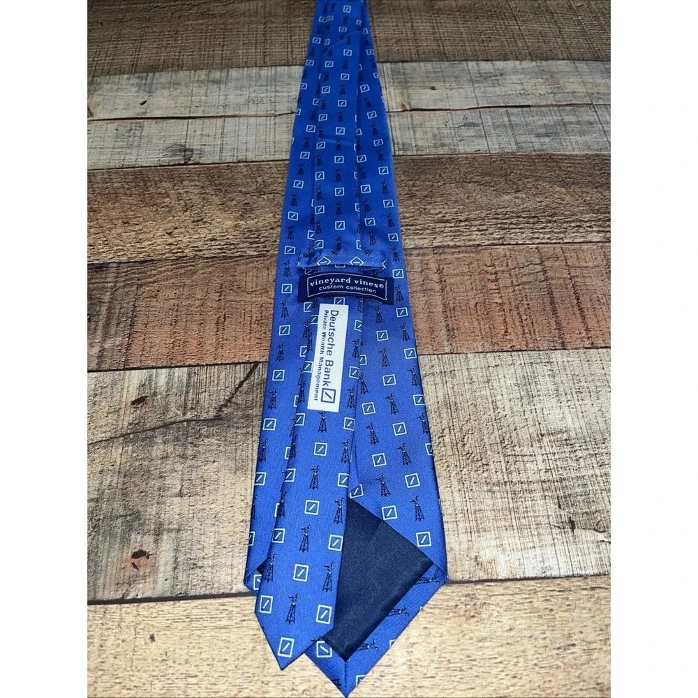 Men's Vineyard Vines Custom Collection Tie‎ Made in USA Imported Silk